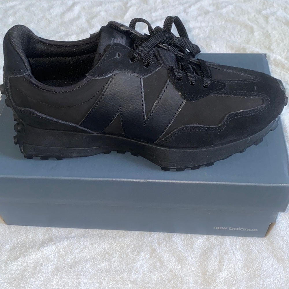 Triple Black New Balance, never worn